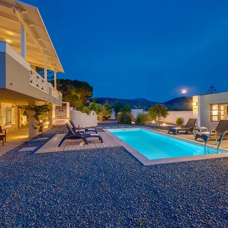 Villa Aelia Finikas (Syros)